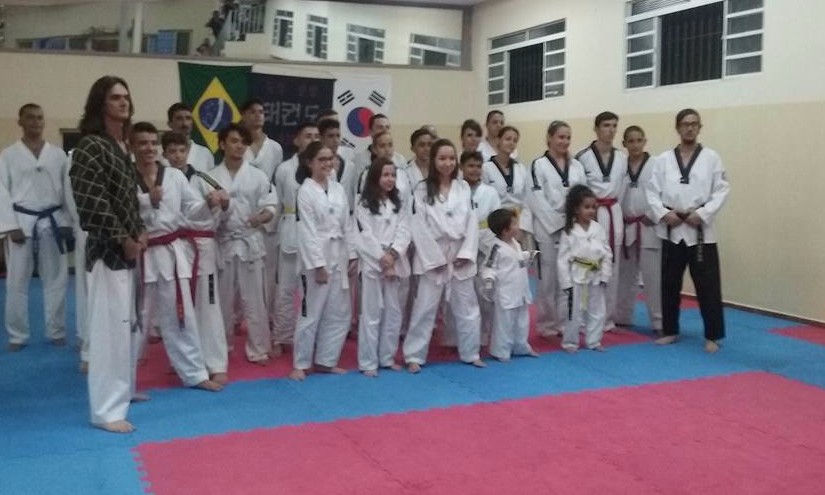Cerimônia de graduação reúne melhores lutadores de taekwondô de Franca