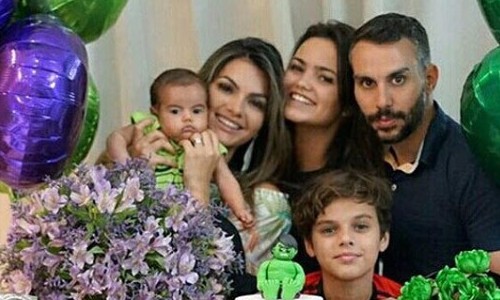 Cantora Kelly Key celebra 3 meses do caçula Artur com festa caprichada do Hulk