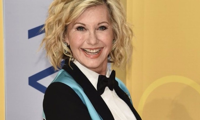 Atriz e cantora Olivia Newton John anuncia nova batalha contra o câncer de mama