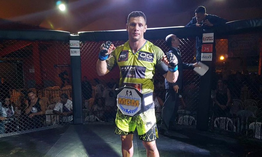 Francano conquista o cinturão em campeonato de MMA disputado em MG
