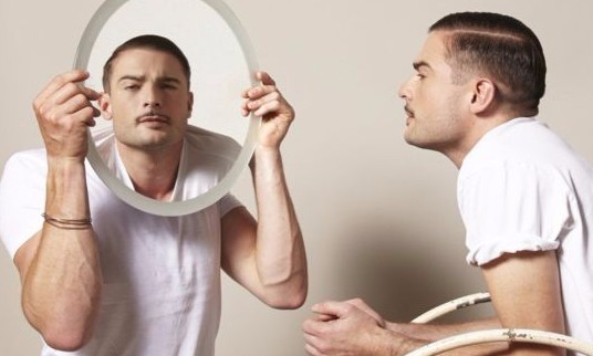 Estudo revela por que falar sozinho pode ser sinal de sucesso nas atividades