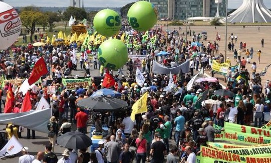 Por que sindicatos que queriam abolir CLT agora reclamam sua “destruição”