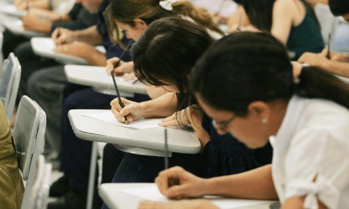 Prefeitura de Passos abre concurso público para 84 cargos na área de Educação