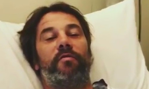 Vocalista do Jamiroquai, Jay Kay, é hospitalizado para tratar uma hérnia de disco