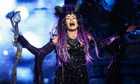 Adriane Galisteu volta aos palcos como Malévola na peça “A Bela Adormecida