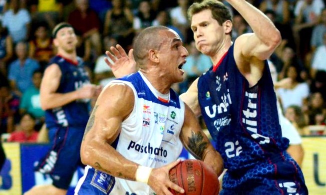 Bauru reage em casa contra Pinheiros e adia decisão de playoff no NBB