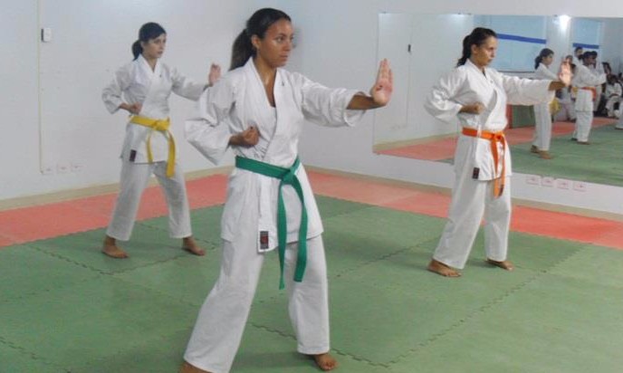 Mulheres têm recorrido às artes marciais como auto-defesa contra a violência
