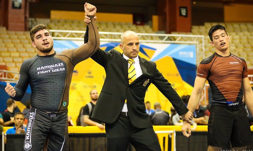 “Trator” francano embarca nesta segunda para lutar mundial de BJJ nos EUA