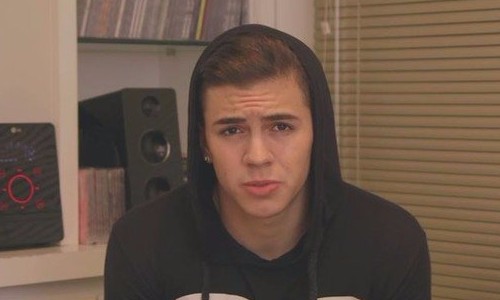 Sem músicas novas e shows agendados no Brasil, MC Biel cogita se mudar do país