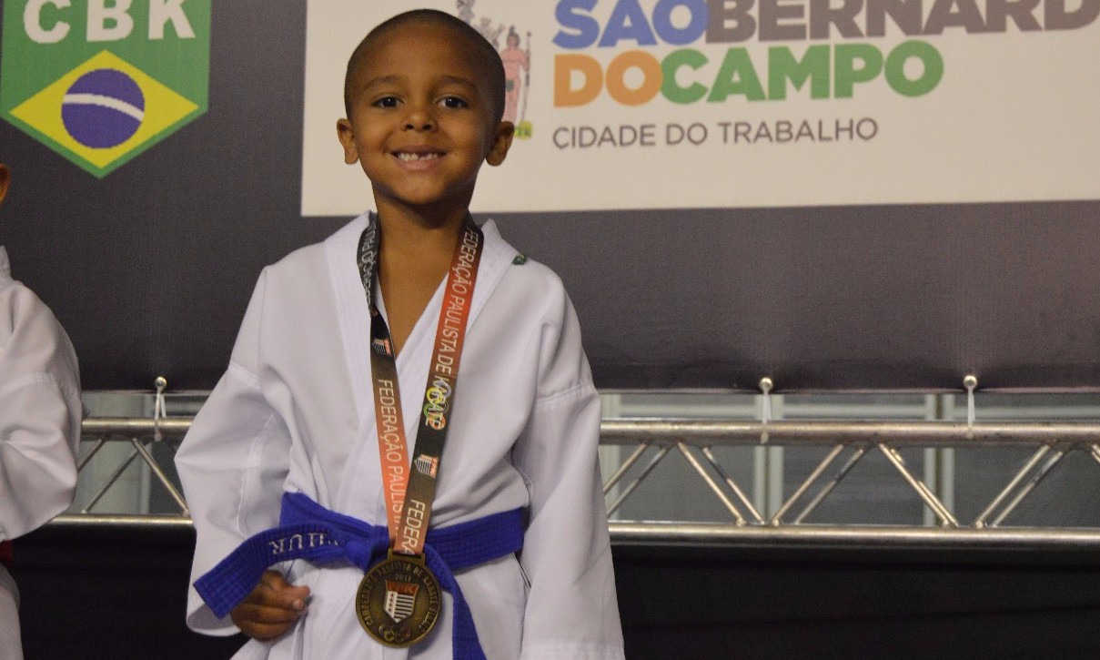 Lutadores de karatê de Franca se destacam no Paulista de São Bernardo