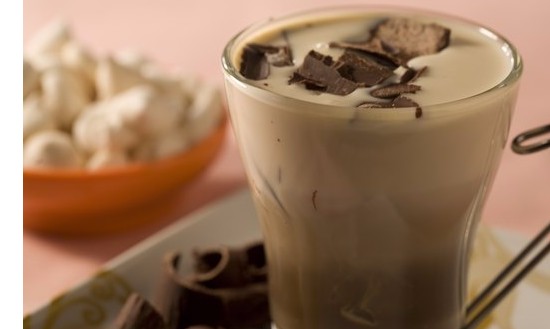 Incremente o seu cafezinho com essa receita de creme de café com chocolate