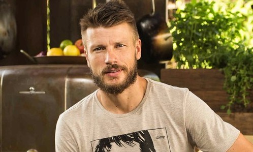 Rodrigo Hilbert é intimado a depor por morte de filhote de ovelha em seu programa