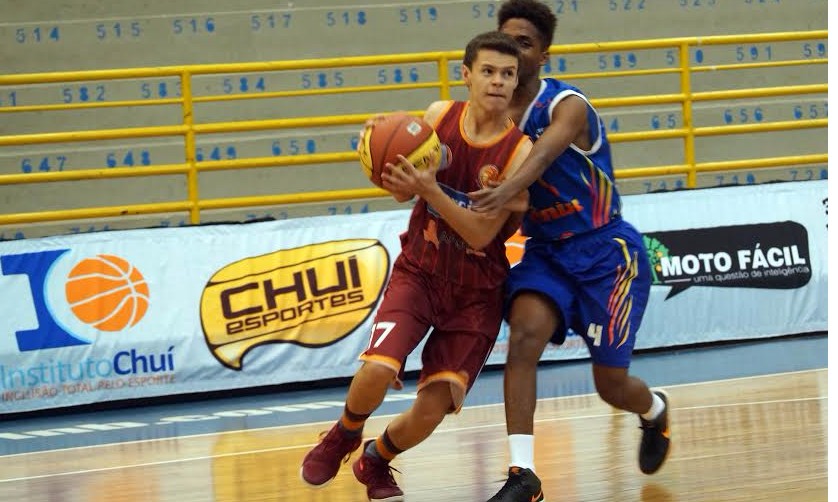 Torneio de basquete de base movimenta centenas de jovens atletas em Franca