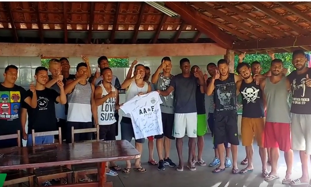 Jogadores da Francana fazem vídeo para torcedor que enfrenta um câncer