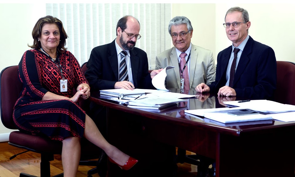 Vunesp é contratada para corrigir as redações do Enem deste ano
