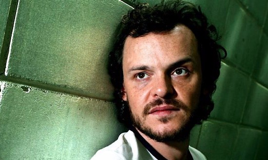 “Sob Pressão” reúne elenco de astros e estrelas, como o ator Matheus Nachtergaele