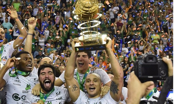 Bauru sobra em quadra, derrota Paulistano e leva título do NBB pela 1ª vez