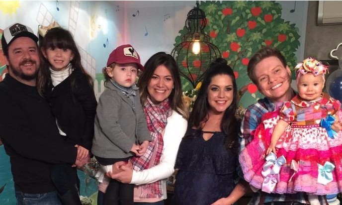 Com tema de festa junina, atriz Thais Fersoza e Michel Teló fazem chá para Teodoro