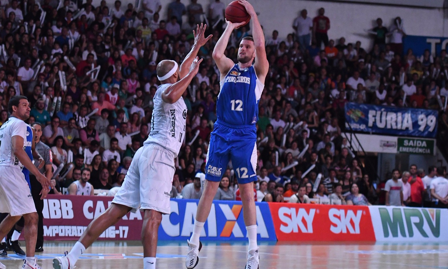 Federação Internacional de Basquete retira punição de suspensão a brasileiros