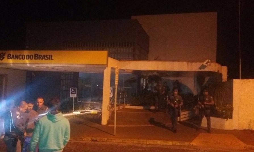 Quadrilha explode agência do Banco do Brasil na madrugada de hoje