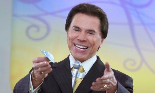 Durante seu programa, Silvio Santos revela que pretende fazer nova cirurgia plástica