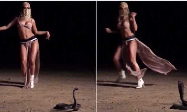 Funkeira Anitta leva susto ao gravar clipe com cobra no Deserto do Saara e viraliza