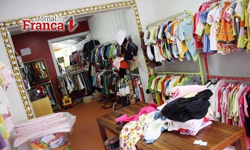 Procon orienta sobre compras de roupas em brechós; saiba seus direitos