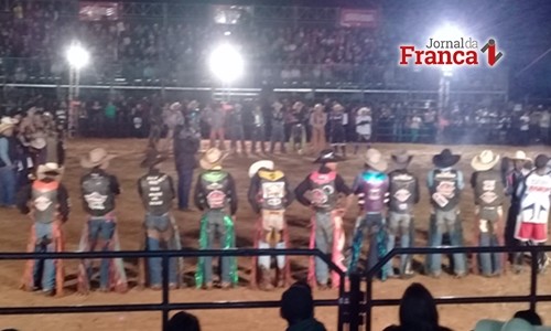 Público consagra 17ª Festa do Peão de Rifaina que hoje tem João Carreiro