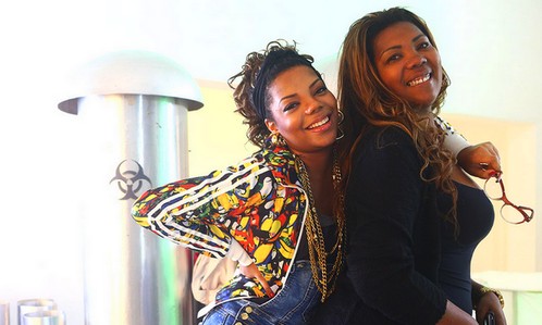 Chamada de ‘marrenta’ por funcionária de salão, mãe de Ludmilla tira satisfação