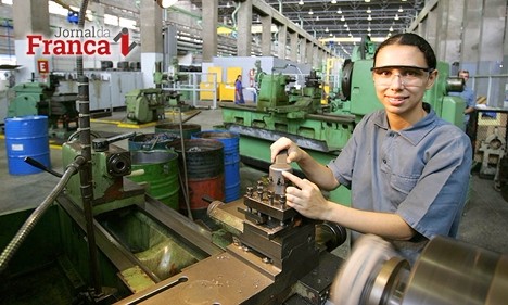 Programas preparam jovens para conseguir o primeiro emprego no Estado de SP
