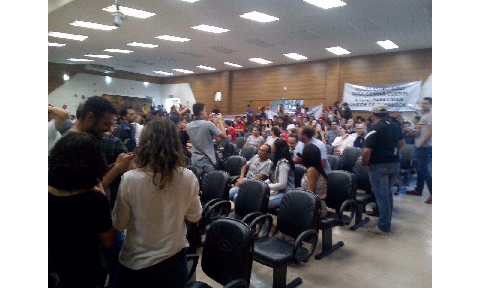 Câmara ratifica aprovação e prefeito vai criar cargos e três novas secretarias