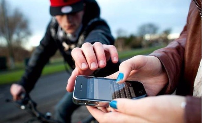 Uma em cada três pessoas já teve o telefone celular roubado mais de uma vez