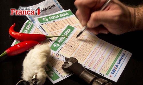 Mega-Sena acumula e pode pagar R$ 90 mi na quarta. Veja os números de ontem