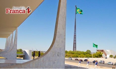 Governo proporá licença não remunerada de até 6 anos para servidores