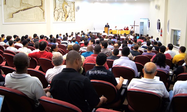 Câmara questiona a liberação de alvarás para templos religiosos na cidade