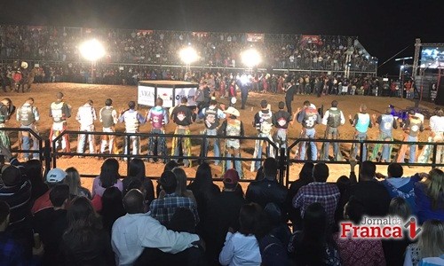 Rionegro & Solimões abrem e detonam na Festa do Peão de Rifaina: hoje tem mais