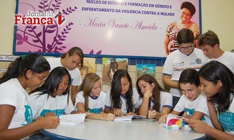 Lei de material didático sobre igualdade de gênero é questionada na Justiça