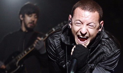 Aos 41 anos, vocalista do Linkin Park, Chester Bennington, é achado morto