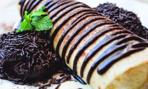 Aprenda uma receita de crepe doce com sorvete para o final de semana