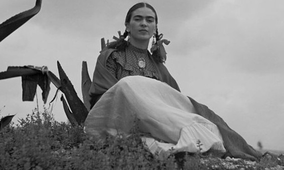 Como Frida Kahlo se fez uma das mulheres mais conhecidas do mundo