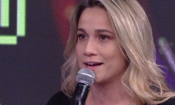 Fernanda Gentil comenta sobre namorada na TV: ‘Me encantei por uma mulher’