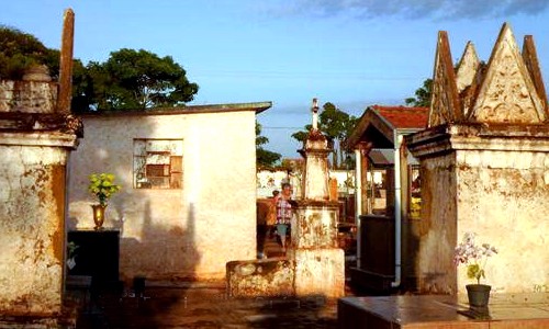 Guaíra amplia prazo para detentores indicarem posse de sepulturas abandonadas