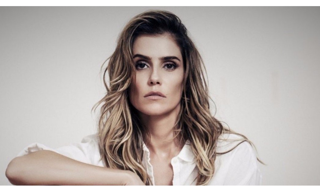 Em entrevista, atriz Deborah Secco revela que já traiu todos os seus ex-namorados