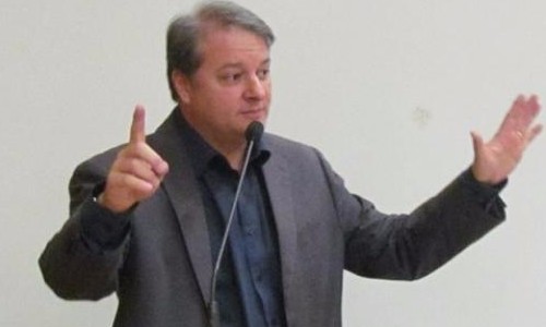 Adermis dá “enquadro” em vereador novato durante sessão do Legislativo