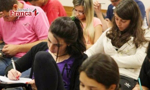 Fies mantém limite de R$ 5 mil/mês do financiamento estudantil no 2º semestre