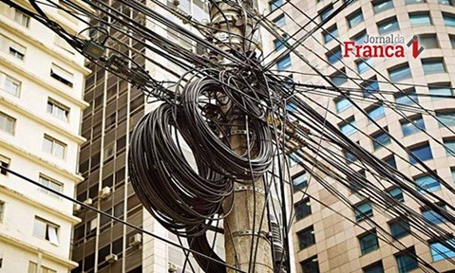 Enterrar fios e retirar postes das calçadas: uma boa pedida para Franca