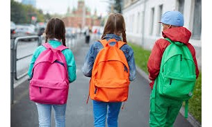 Volta às aulas: é preciso ter cuidado com o peso das mochilas das crianças