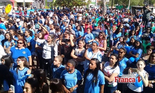 Cidade comemora 120 anos com evento que atraiu milhares de pessoas