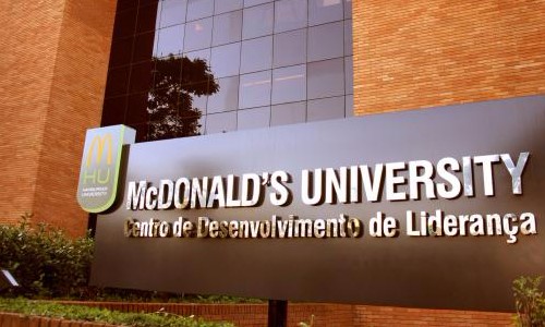 McDonald’s lança novo programa de estágio com bolsa auxílio de R$ 1,5 mil