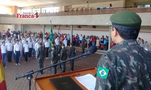 Alistados para o Serviço Militar recebem Certificado de Dispensa do Exército